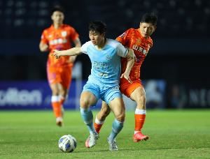 德转：25岁山东泰山中场卢永涛租借加盟河南队，租期半年