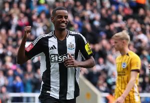 TA：伊萨克未入选友谊赛名单，纽卡坚称是为控制上场时间而非转会