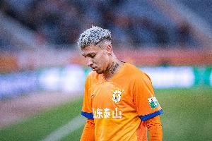 鲁媒：克雷桑享受顶薪心思没完全放球场上，管理层与其充分沟通