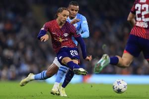 记者：切尔西正试图和哈维-西蒙斯达成口头协议，莱比锡想要7千万