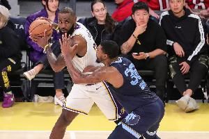 斯玛特谈詹姆斯：很幸运能以队友的角度见证/学习 而不是被他淘汰