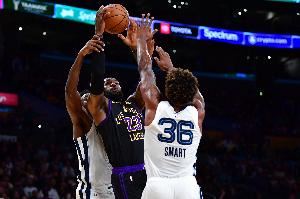 斯玛特：还没和詹姆斯交流过&他是大忙人 希望某个时间能取得联系