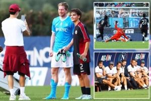 人气很高！德布劳内上演那不勒斯首秀，赛后多位对方球员找他合影