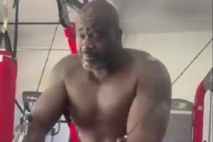 奥胖：家人们 我听说中国健身高手很多 有谁能指导我一下吗？