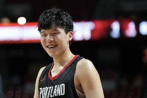 杨瀚森：我总是会对队友们微笑 因为伸手不打笑脸人嘛
