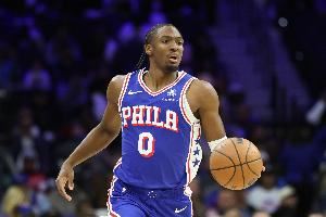 马克西赛季前6场就达成200分+25记三分 追平库里 并列历史最快