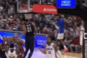 残暴！沃特福德突破传球 博纳强起被小莫布里双手排球摁帽